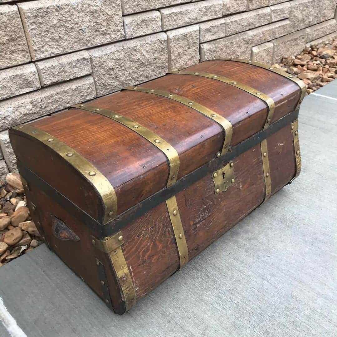Antique Trunks: Identifying, Valuing And Buying (With Pictures) - VIP Art  Fair